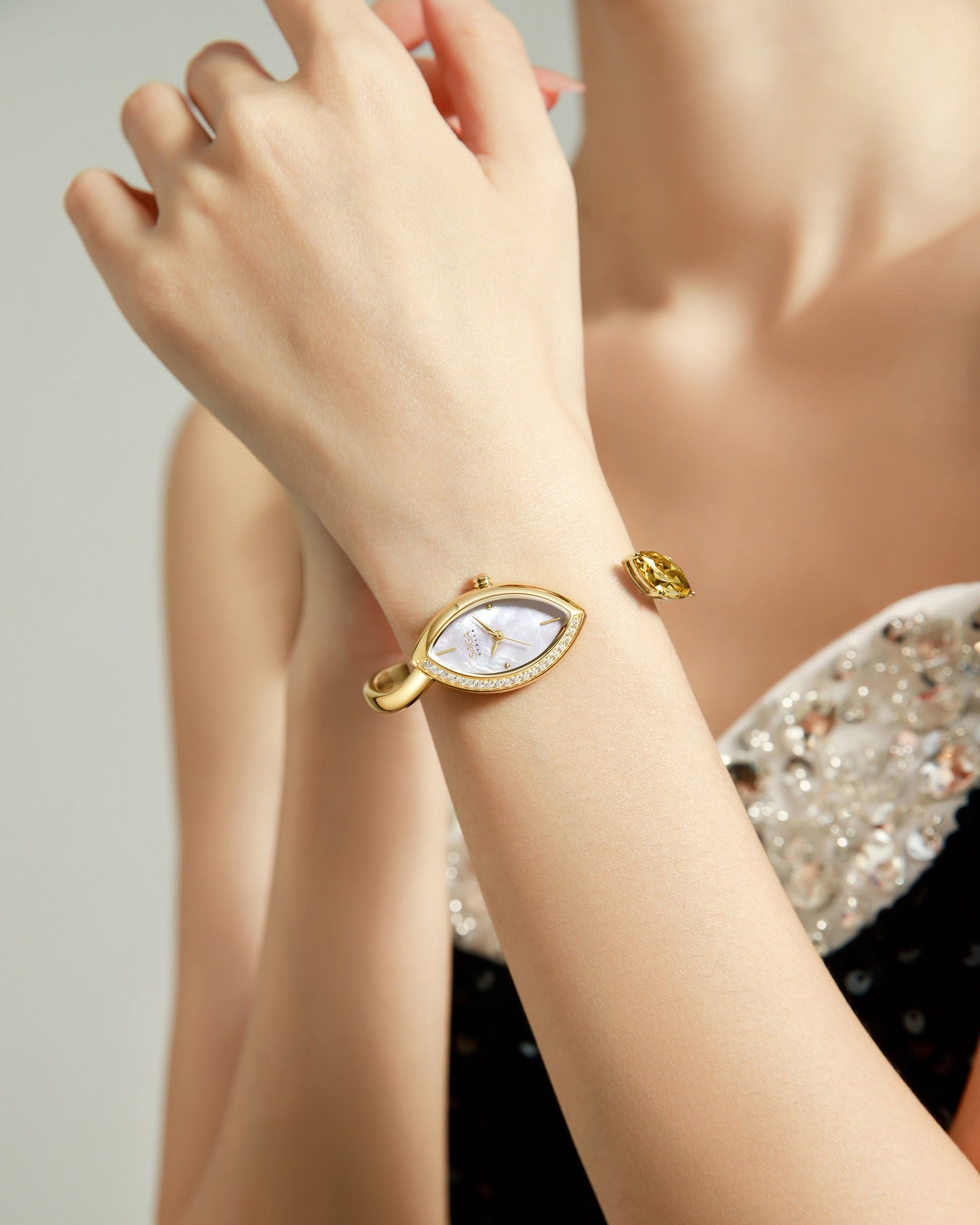 Four Seasons Women's Watch Leaf-Shaped Case, Zircon Accents