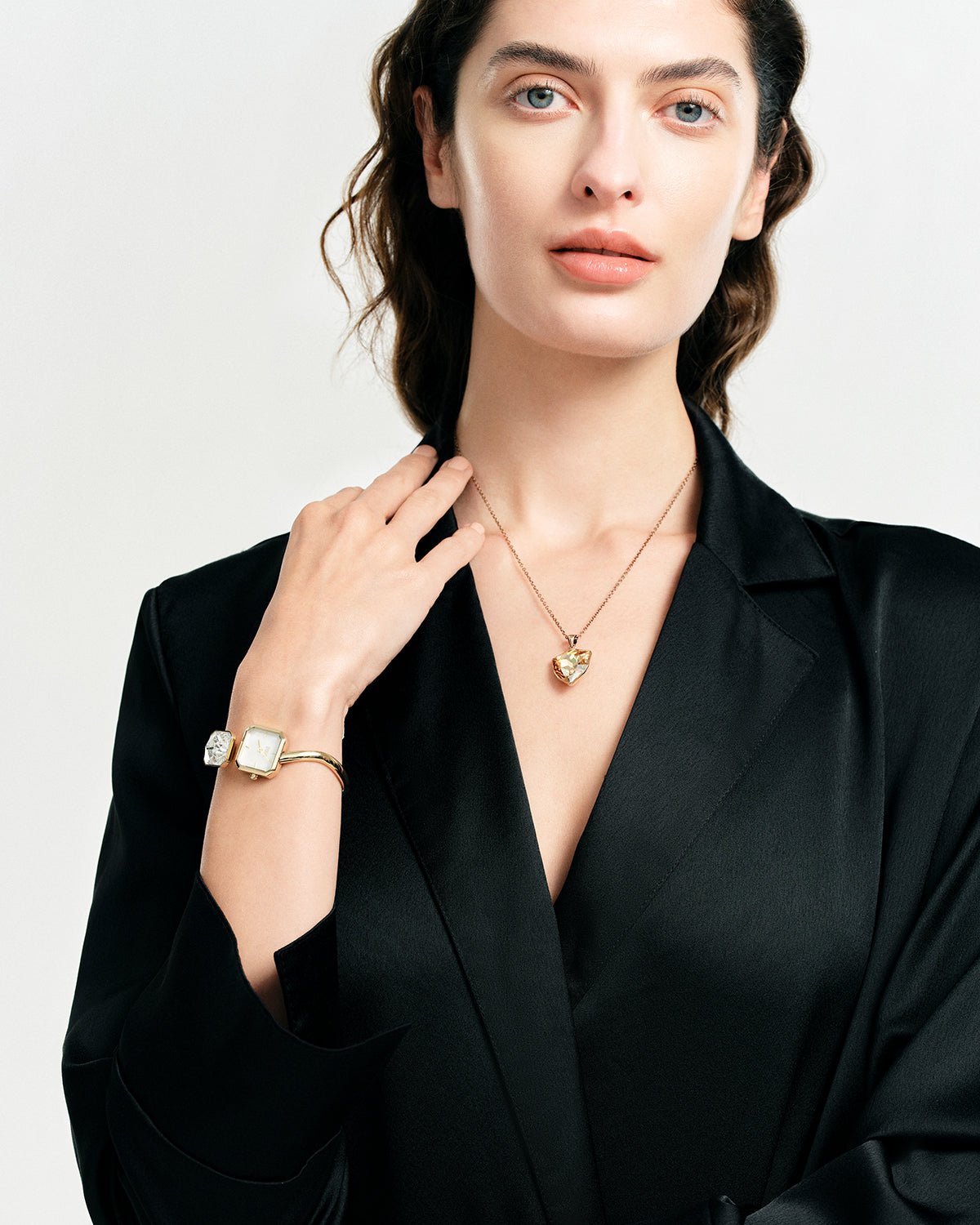 Light of Vendome Cuff Bangle Watch - Pearl/Gold - Image 3 Light of Vendome Cuff Bangle Watch - Pearl/Gold - Image 3