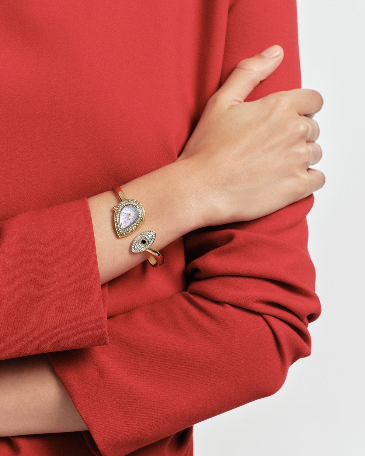 SAGA Angel's Eye Crystal Bracelet Watch — Gold - Image 4