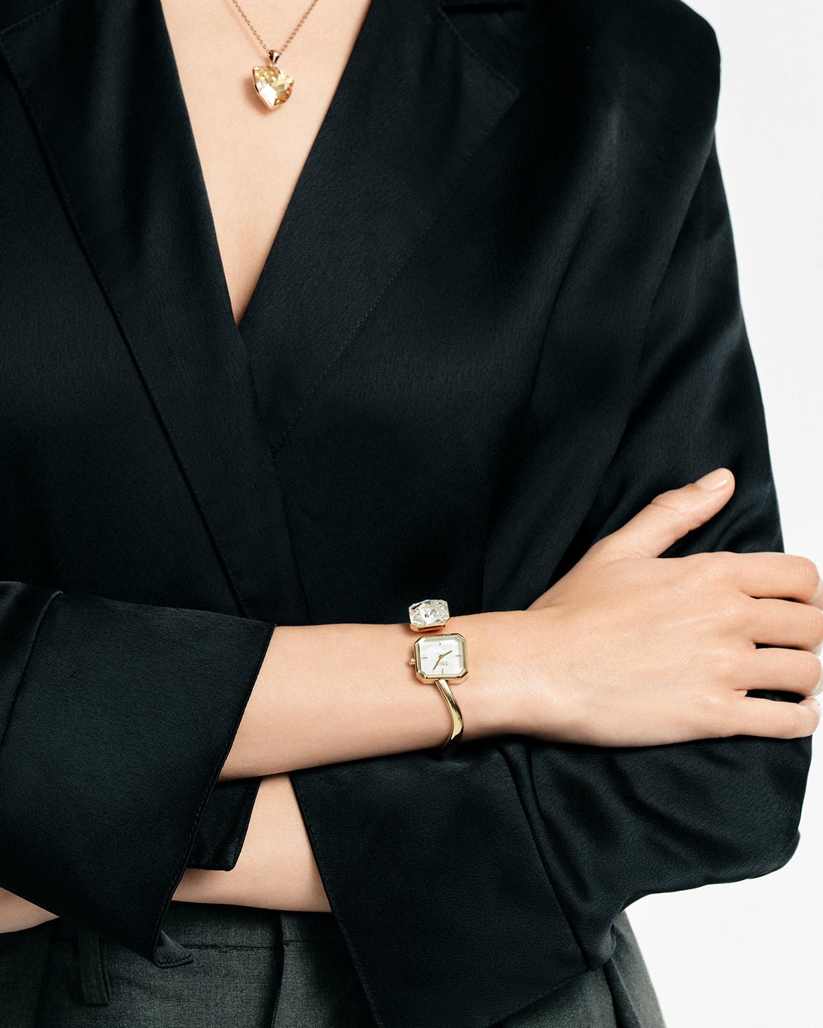 Light of Vendome Cuff Bangle Watch - Pearl/Gold - Image 4 Light of Vendome Cuff Bangle Watch - Pearl/Gold - Image 4